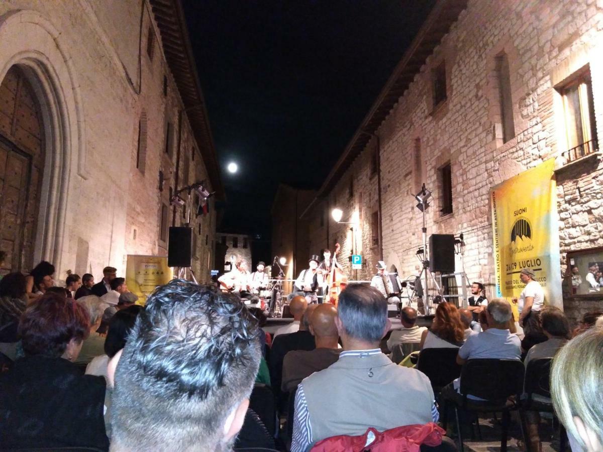 Il Risveglio Dei Sensi Villa Fossato di Vico Kültér fotó